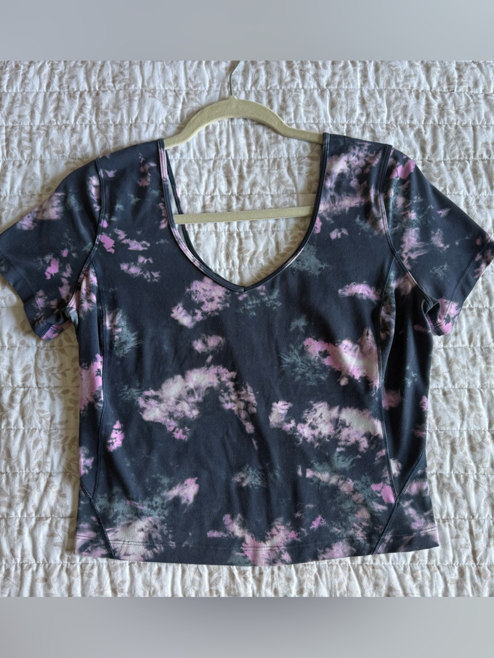 lululemon athletica navy Short Sleeve V-Neck Top with Pink Tie-Dye